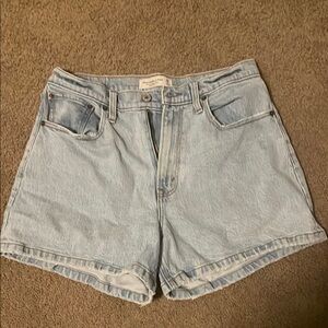 Abercrombie 4in Mom Short High-Rise Jean Short